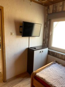 Μια τηλεόραση ή/και κέντρο ψυχαγωγίας στο Monteurzimmer Bigler