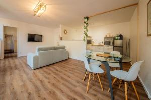 Posedenie v ubytovaní Ma Location Gaillacoise - APPARTEMENT TOUT CONFORT - HYPERCENTRE - 58m2 - GAILLAC