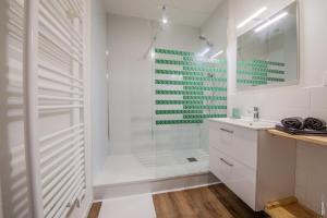 Kúpeľňa v ubytovaní Ma Location Gaillacoise - APPARTEMENT TOUT CONFORT - HYPERCENTRE - 58m2 - GAILLAC