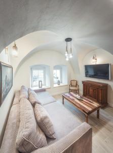 a living room with a couch and a table at Loft w kamienicy in Duszniki Zdrój