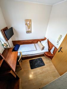 Postel nebo postele na pokoji v ubytování Hotel am Rathaus