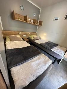 Tempat tidur dalam kamar di Mobilehome Ive u. Slavka