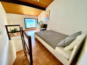 Postel nebo postele na pokoji v ubytování Casetta con Giardino Vista Lago