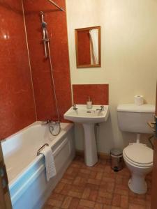 a bathroom with a sink and a toilet and a bath tub at Spacious Sea View Home 5 miles from Inverness in North Kessock