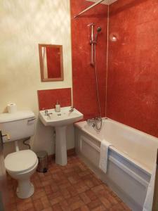 a bathroom with a toilet and a sink and a tub at Spacious Sea View Home 5 miles from Inverness in North Kessock