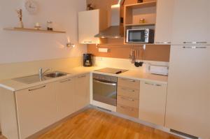 Kuchyň nebo kuchyňský kout v ubytování Apartment Riccardo - by Alpen Apartments + 9 fotografií
