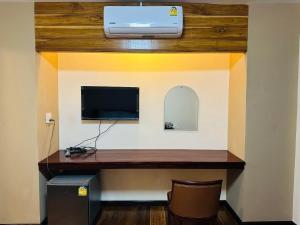 Un televizor și/sau centru de divertisment la ณาคูรีสอร์ท Nakoo resort Ngao