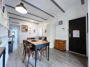 Kuchyň nebo kuchyňský kout v ubytování Stay U-nique Apartments Legalitat