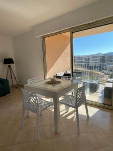 Balkón alebo terasa v ubytovaní Appartement cosy proche du centre