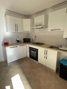 Kuchyňa alebo kuchynka v ubytovaní Appartement cosy proche du centre