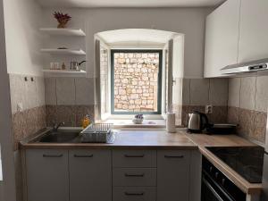 Kuchyň nebo kuchyňský kout v ubytování Apartman Kalinić