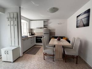 Kuchyň nebo kuchyňský kout v ubytování Apartman Kalinić