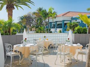 Reštaurácia alebo iné gastronomické zariadenie v ubytovaní Adrián Hoteles Colón Guanahaní Adultos Only