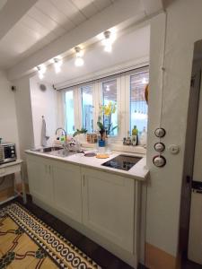 a kitchen with a large sink and a window at Casa di Nina in Marittima