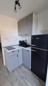 Kuchyň nebo kuchyňský kout v ubytování Apartmani Tolj