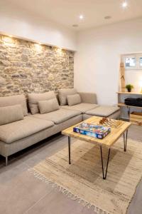 a living room with a couch and a table at Ted Surf House in Capbreton