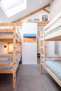 Postel nebo postele na pokoji v ubytování Ted Surf House