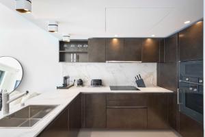Zdjęcie z galerii obiektu Fabulous 94m2 apartment - 2BR4p with terrace - First Croisette Cannes 502 w Cannes