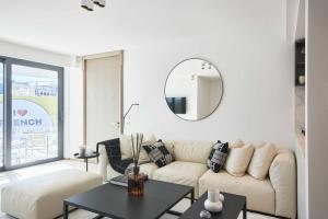 Zdjęcie z galerii obiektu Fabulous 94m2 apartment - 2BR4p with terrace - First Croisette Cannes 502 w Cannes