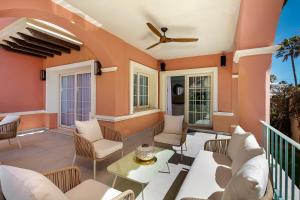 Posedenie v ubytovaní Lorea Playa, Luxury 6 Bedroom Villa with Seaview