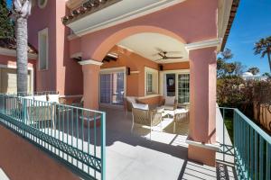 Balkón alebo terasa v ubytovaní Lorea Playa, Luxury 6 Bedroom Villa with Seaview