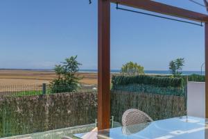 a table and chairs with a view of a field at Chalet con Impresionantes vistas en Conil in Conil de la Frontera