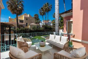 Balkón alebo terasa v ubytovaní Lorea Playa, Luxury 6 Bedroom Villa with Seaview