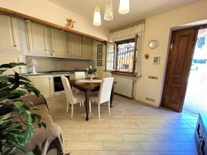 Kuchyň nebo kuchyňský kout v ubytování Villetta La Panoramica by Nicola Real Estate