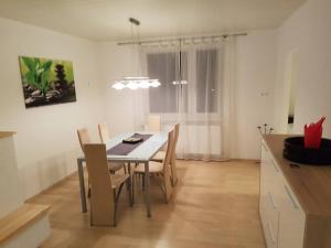 Fotografie z fotogalerie ubytování Esslinger Hauptstr Spacious apartment with loggia ve Vídni