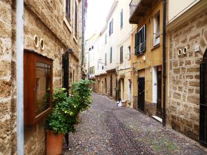 Gallery image of Hillary's Loft in Alghero