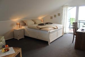 Afbeelding uit fotogalerij van Gästehaus Sonnenhügel in Möhnesee