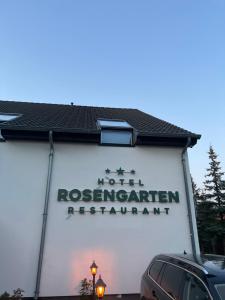 a sign on the side of a building at Hotel Rosengarten in Frankfurt Oder