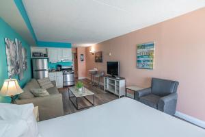 Köök või kööginurk majutusasutuses Direct Oceanfront Sea Mist Resort 21105