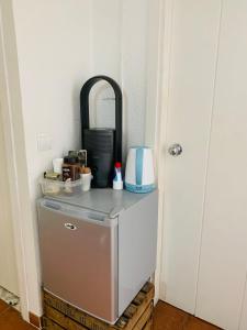 Kuchyň nebo kuchyňský kout v ubytování Habitación céntrica con Aire Acondicionado Baño privado Nevera