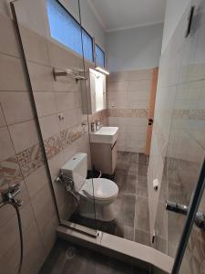 Stylianos home tesisinde bir banyo