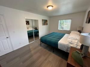 a bedroom with a bed and a mirror at Central Remodeled Midtown Apt in Sacramento