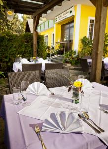 Reštaurácia alebo iné gastronomické zariadenie v ubytovaní Gasthof "zur Bahn"