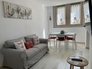 a living room with a couch and a table at Casa Manila Isola d'Elba in Portoferraio