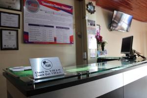 Sijil, anugerah, tanda atau dokumen lain yang dipamerkan di Find Land & a Rest
