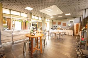 a restaurant with tables and chairs in a room at Hotel Sereno in Sestri Levante