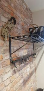 a wine rack hanging on a brick wall at Alice nel paese delle meraviglie 