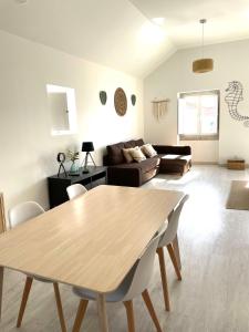 a living room with a table and a couch at Casa da Tia in Sesimbra