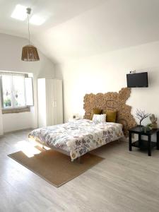 a bedroom with a large bed with a wooden headboard at Casa da Tia in Sesimbra