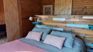 Ένα ή περισσότερα κρεβάτια σε δωμάτιο στο Cabañas & SPA Carilafquen