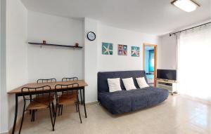 Χώρος καθιστικού στο Gorgeous Apartment In Playa De Moncofa