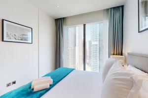 Postel nebo postele na pokoji v ubytování Marina Gate 1, Dubai Marina - Chic One Bedroom