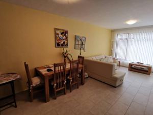 Posezení v ubytování Homely, 2 Bed Apt, 4* Vineyards