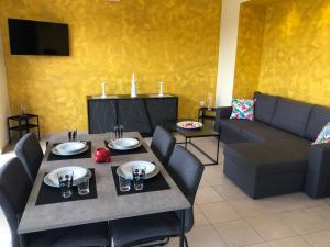 Posedenie v ubytovaní Kakovatos - Luxury sea view apartment “Theodora” 54m2.