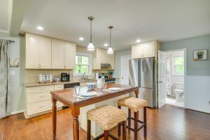 Gallery image of North Carolina Retreat - Deck, Grills and Lake Views in High Point +30 photos