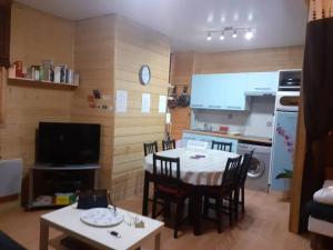 Kuchyňa alebo kuchynka v ubytovaní appartement face au Thermes et au calme